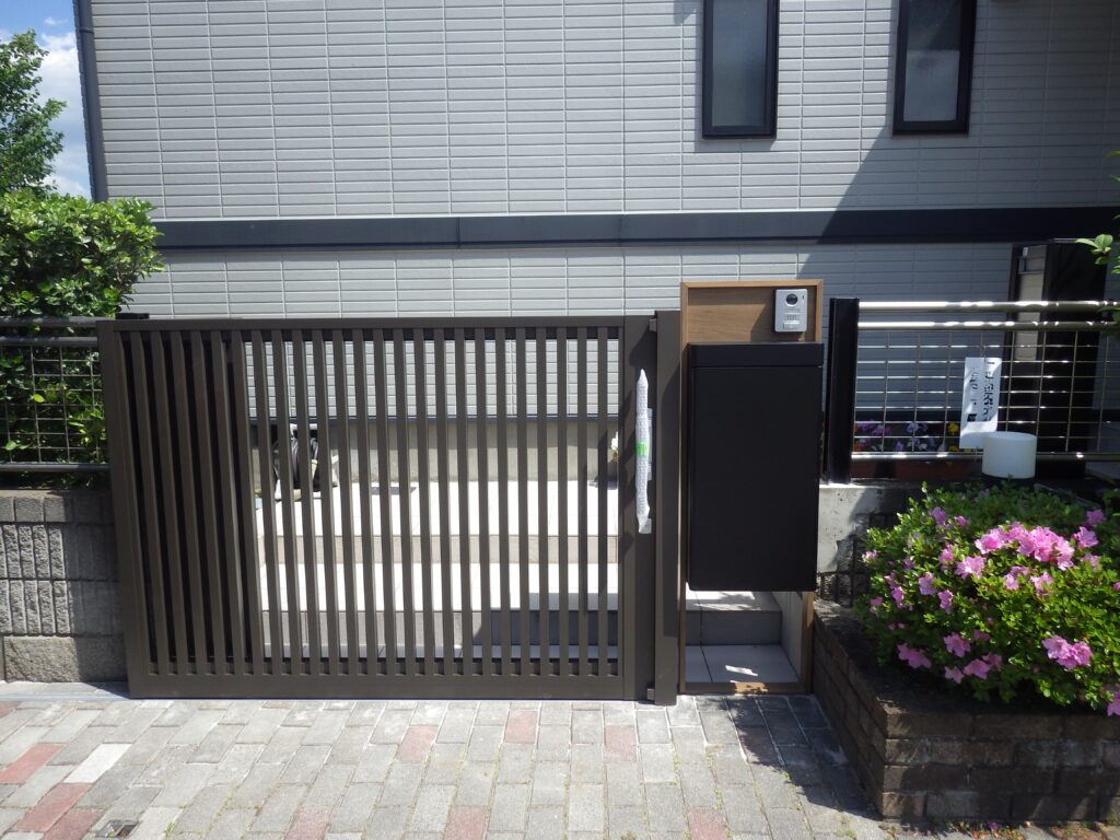 施工実例 福島市/Ｔ様邸　門扉・門柱交換工事｜内池工業