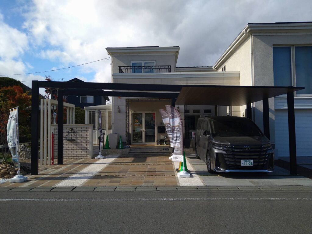 施工実例 展示場にLIXILカーポートSCが仲間入り｜内池工業
