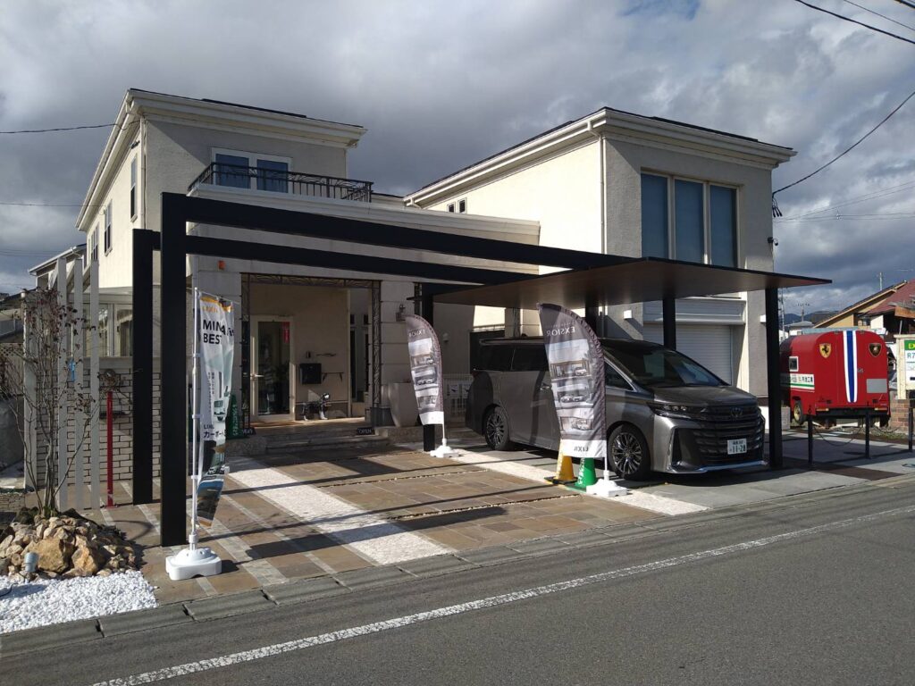 施工実例 展示場にLIXILカーポートSCが仲間入り｜内池工業