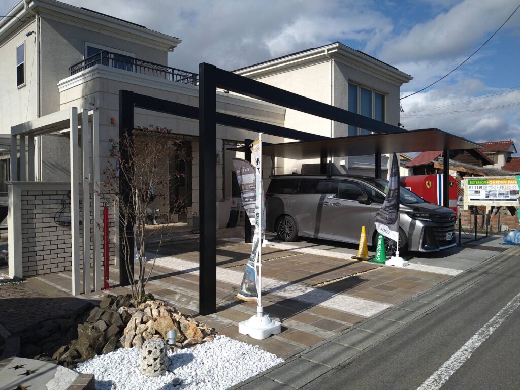 施工実例 展示場にLIXILカーポートSCが仲間入り｜内池工業