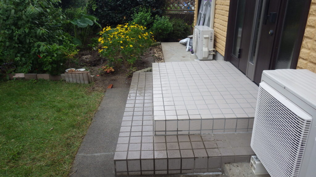 施工実例 福島市/Ｅ様邸　玄関ポーチタイル修繕工事｜内池工業