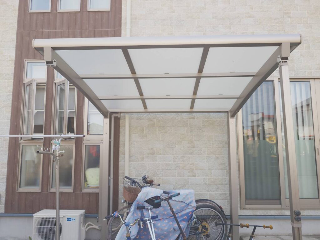 施工実例 相馬市/Ｓ様邸（リピーター様）　駐輪場屋根工事｜内池工業