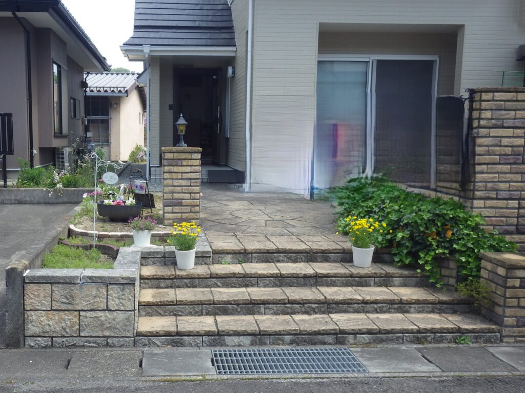 施工実例 二本松市/Ａ様邸　フェンス・花壇工事｜内池工業