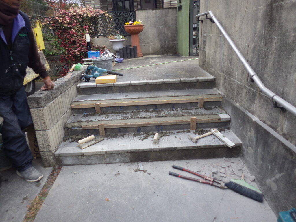 施工実例 福島市/Ｎ様邸　ステップタイル修繕工事｜内池工業