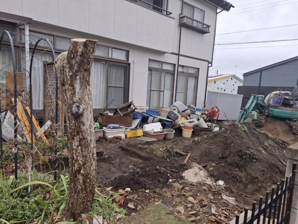 施工実例 福島市/Ｋ様邸②　お庭整理・砕石敷き工事｜内池工業