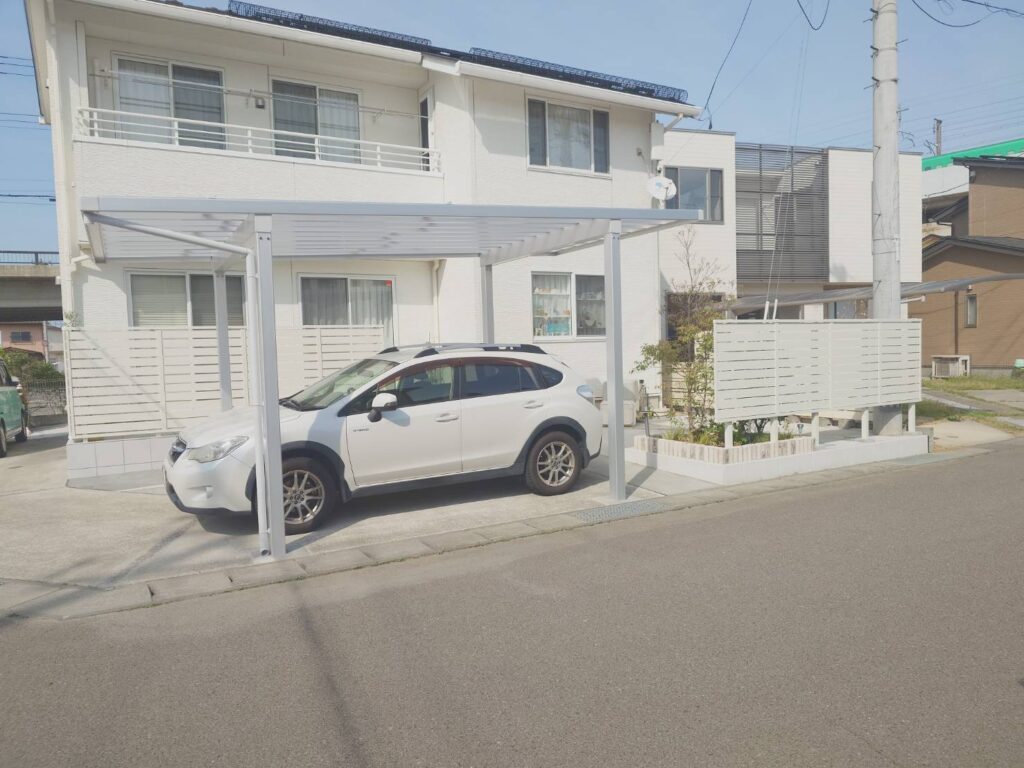 スタイリッシュな直線が魅力なカーポート 施工実例 福島市/K様邸① カーポート・駐車場拡張工事|内池工業